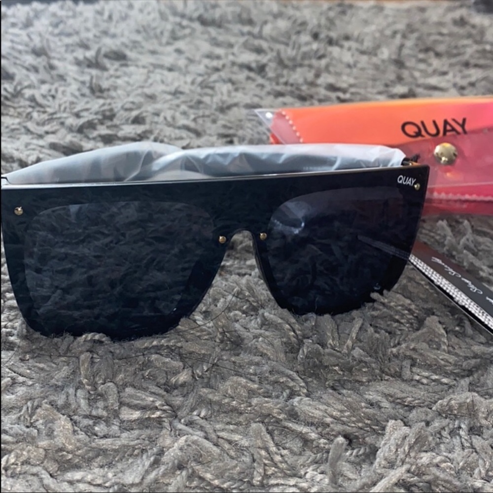 Quay jaded sunglasses in package